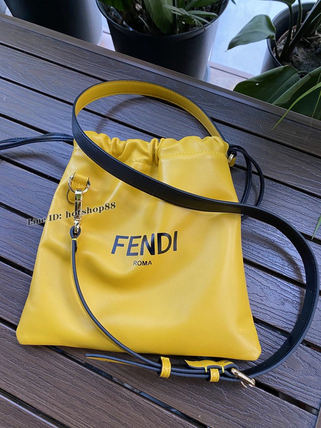 FENDI專櫃精品手提肩背斜挎女包 芬迪Fendi納帕皮帶抽繩小號手拿包 fdzg2726